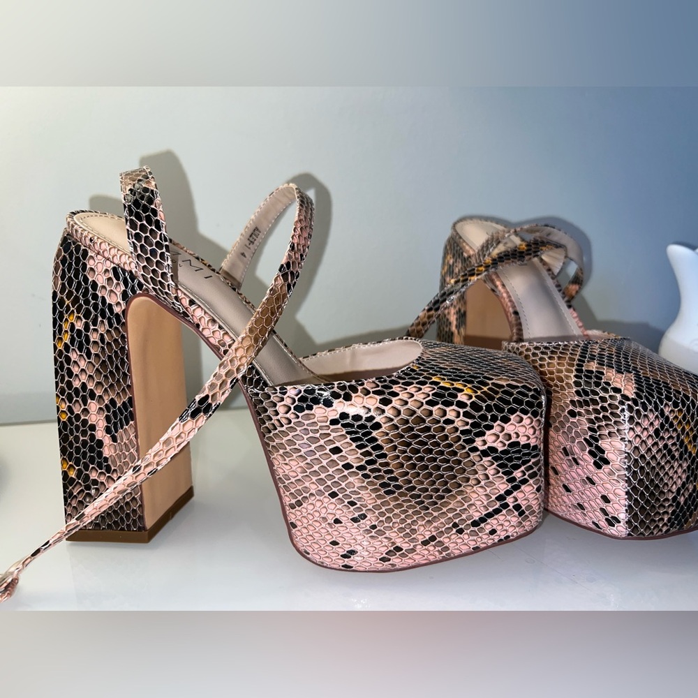 Snakeskin Platform Heels - Picture 8 of 16